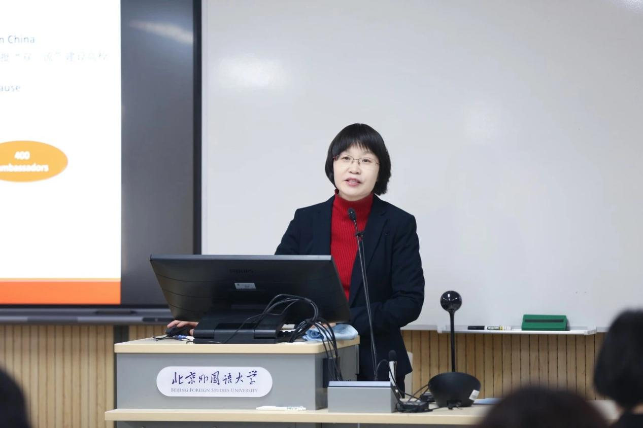 北京外国语大学网络教育学院院长唐锦兰教授致辞